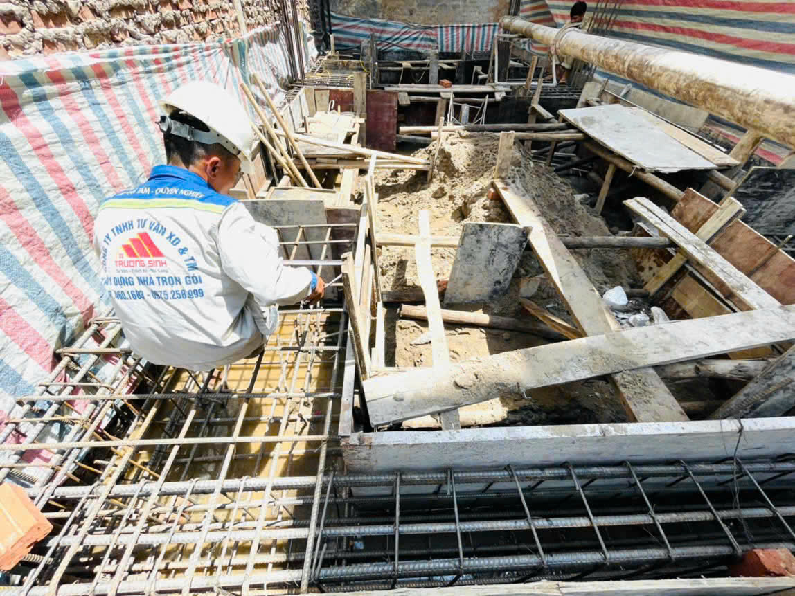 chuẩn bị đổ bê tông móng